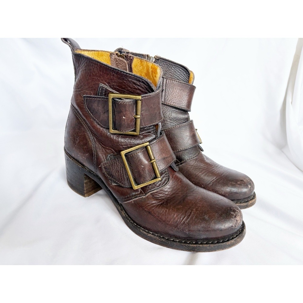 Frye Double Buckle Sabrina Heeled Moto Ankle Boots in Walnut Size 9